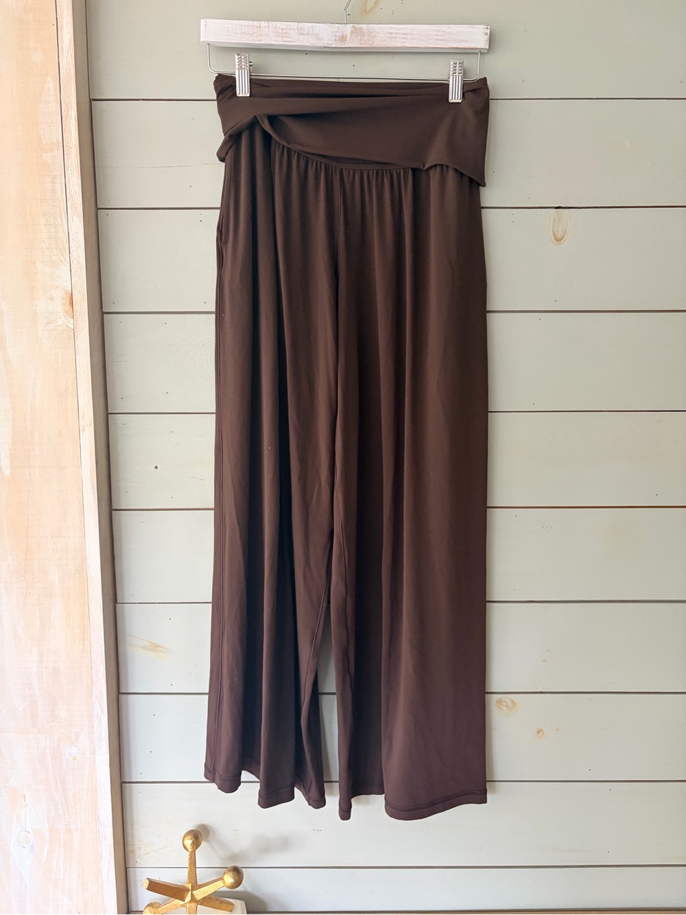 OFFLINE by Aerie Real Me Brown Super Wide Leg Pants – Small Short